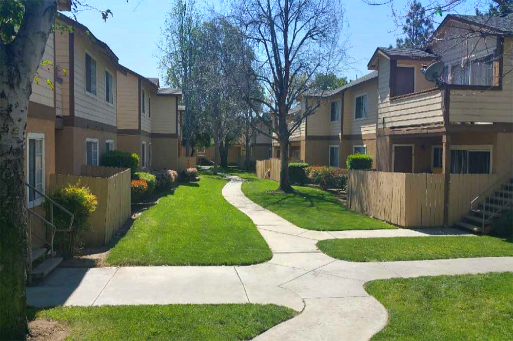 This image shows the exterior photo of Club Royale Apartments