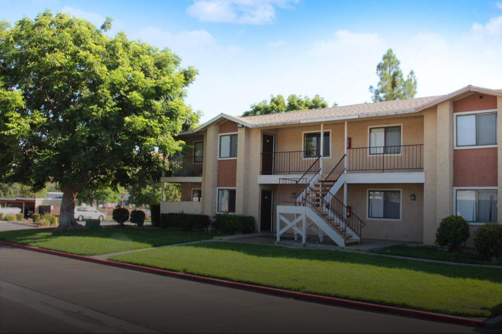 This banner image shows the exterior photo of Mountain Gate Apartments