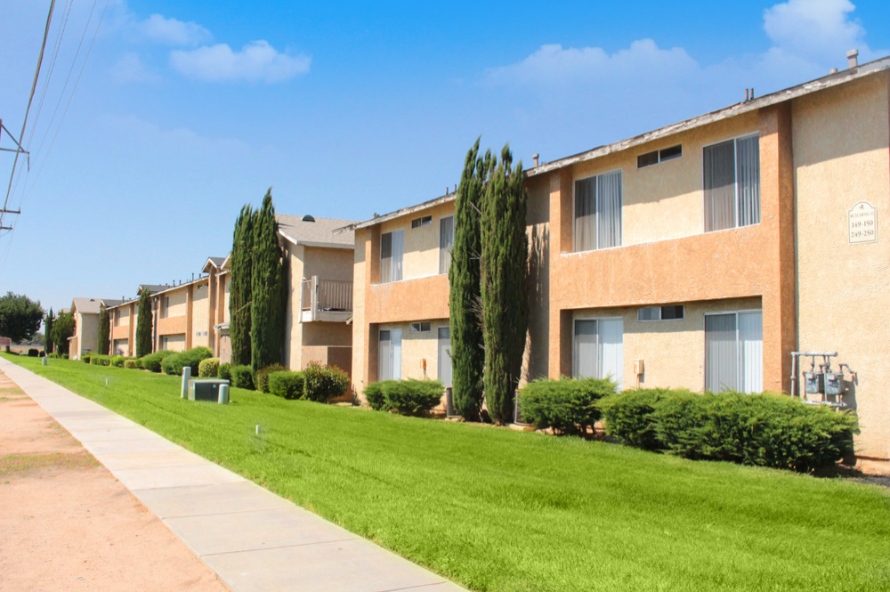 This image shows the exterior photo of Hesperia Regency Apartments