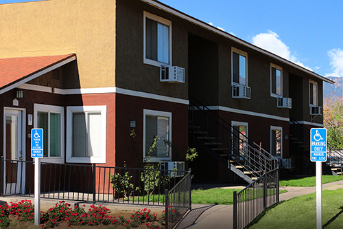 This image shows the exterior photo of Villa De La Rosa Apartments